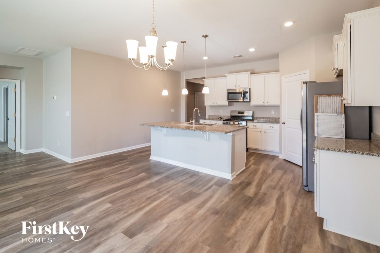 590 Wayton Cir - Photo 5 of 15