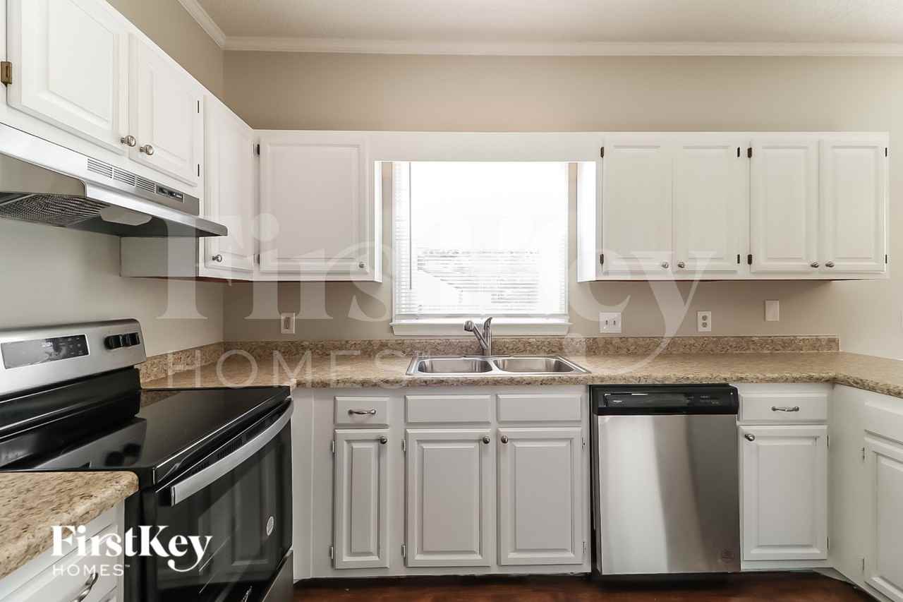 104 Longneedle Ct - Photo 6 of 15