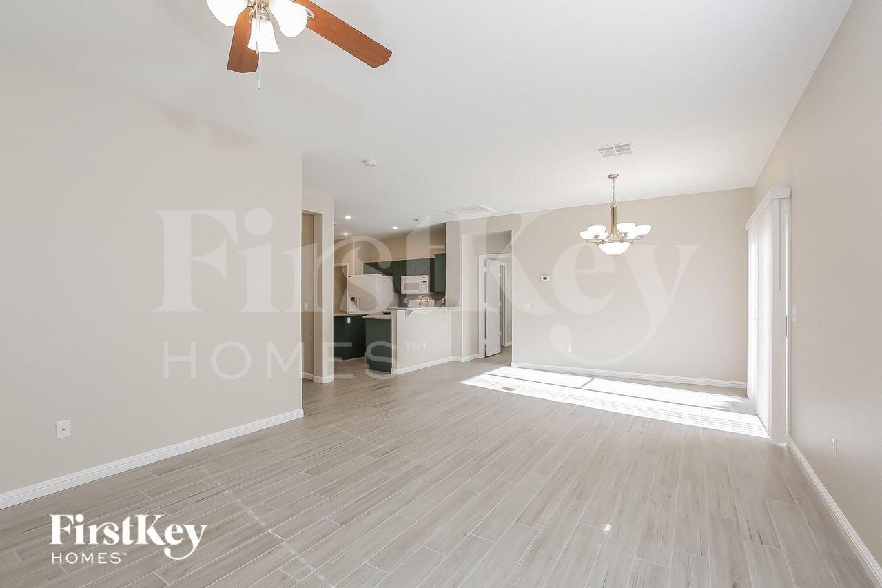 1669 Shifting Winds St - Photo 4 of 15