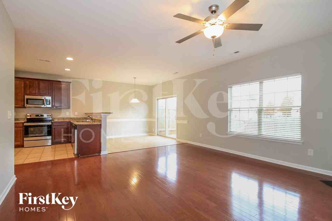 111 Rosemont Ln - Photo 4 of 15