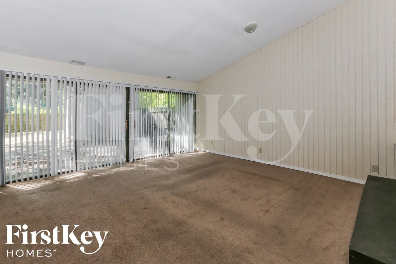 5233 Edenshire Ave - Photo 2 of 15