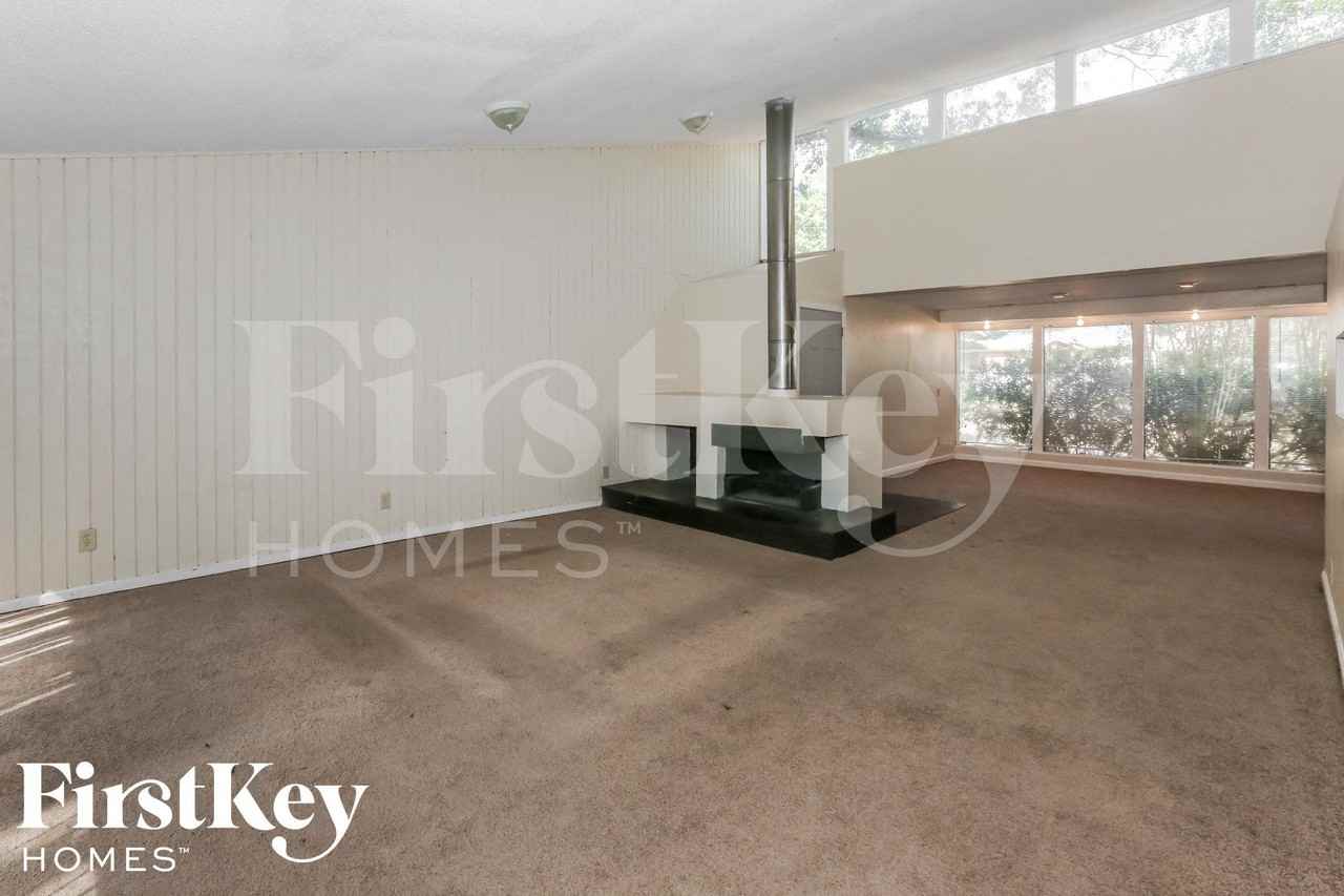 5233 Edenshire Ave - Photo 3 of 15