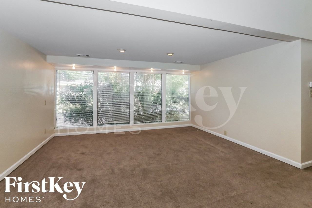 5233 Edenshire Ave - Photo 7 of 15