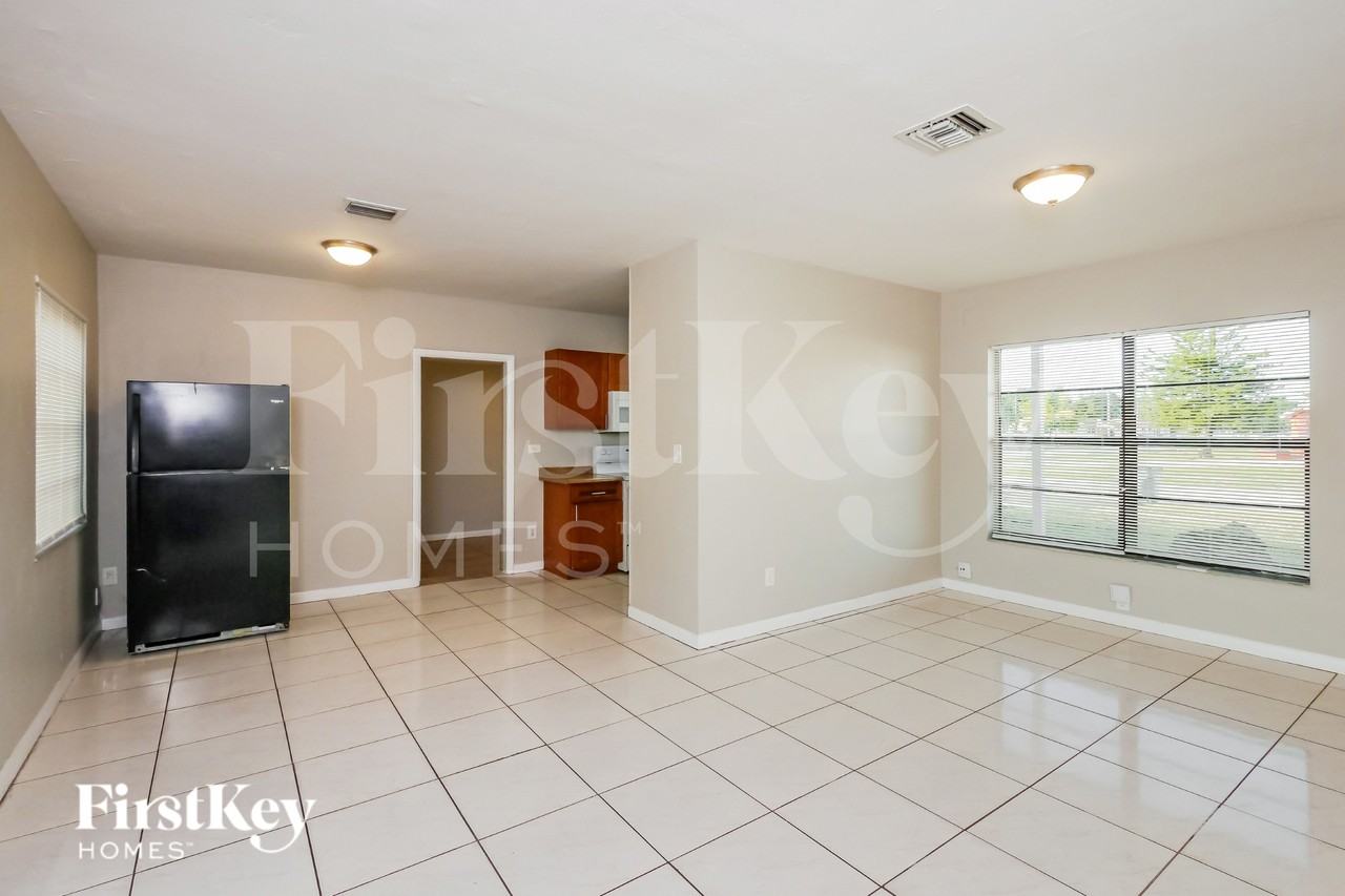 3010 Nw 187th St - Photo 3 of 19