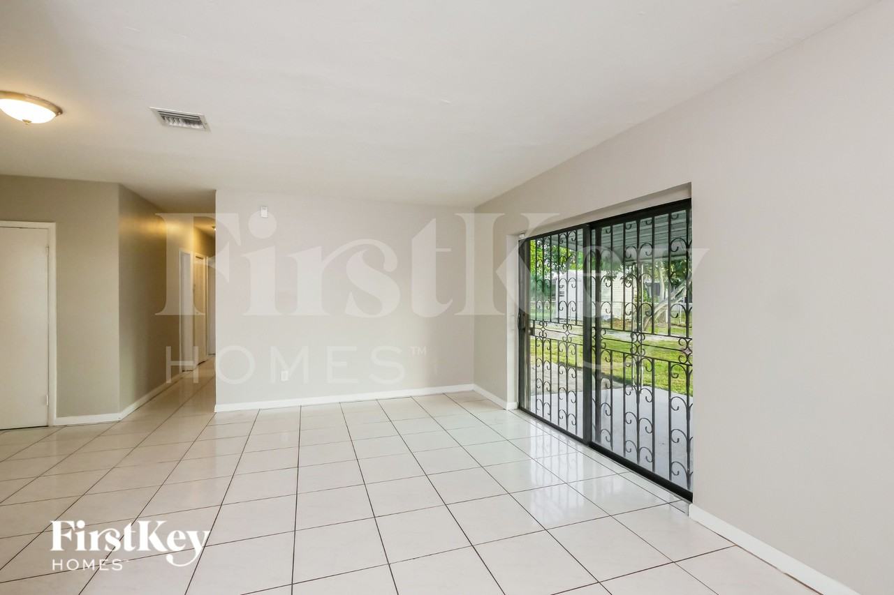 3010 Nw 187th St - Photo 5 of 19