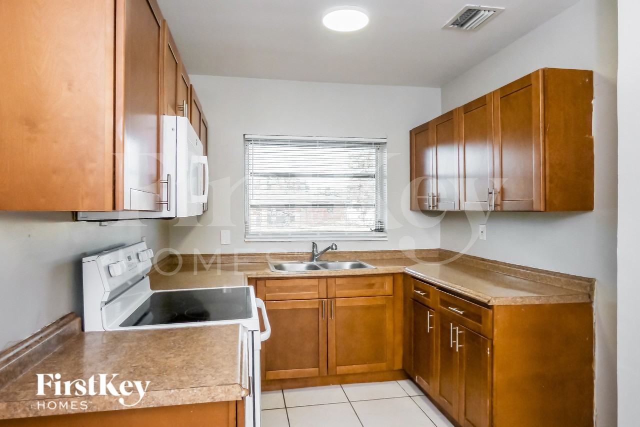 3010 Nw 187th St - Photo 7 of 19