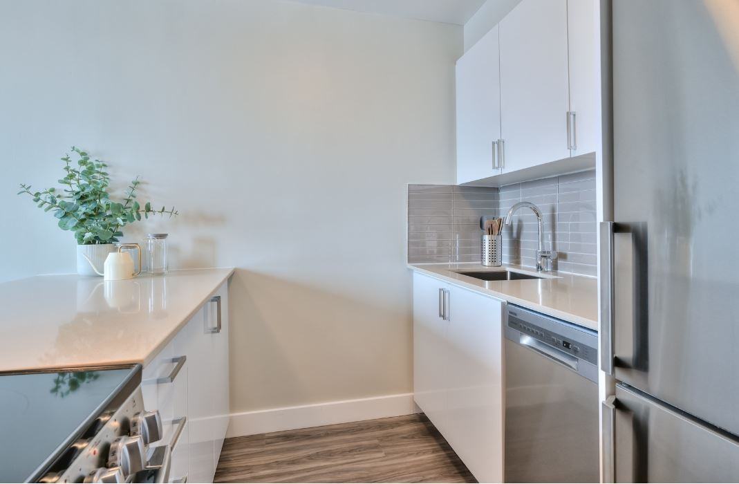 838 Pinewood Crescent - Photo 3 of 30