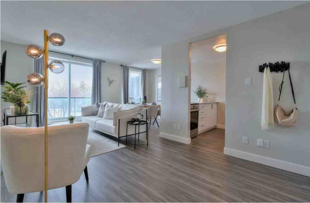 838 Pinewood Crescent - Photo 4 of 30