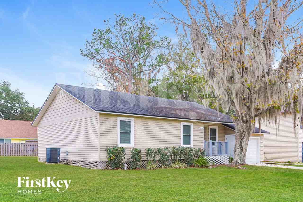 1591 Twin Oak Dr W - Photo 2 of 19