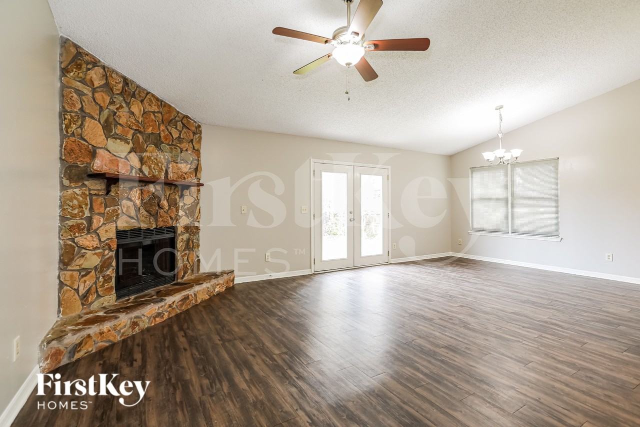 1591 Twin Oak Dr W - Photo 3 of 19