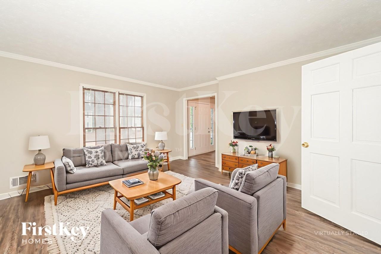 1433 Saint Dunstans Rd - Photo 3 of 19