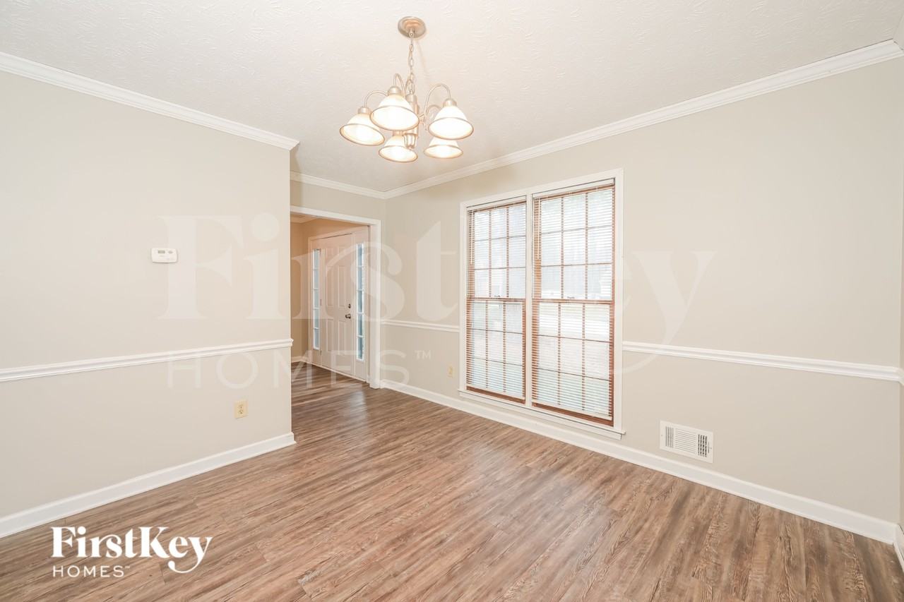 1433 Saint Dunstans Rd - Photo 4 of 19