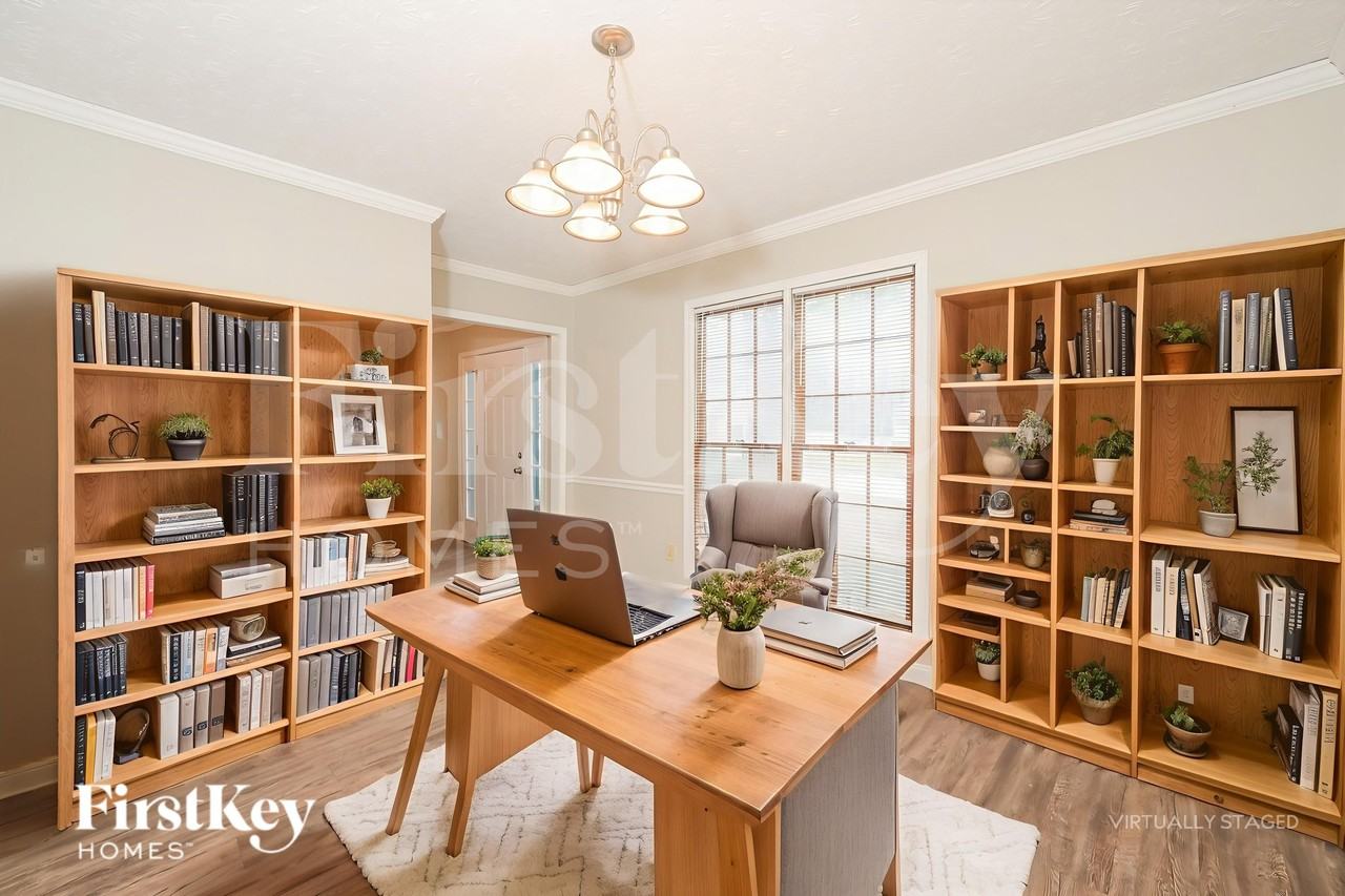 1433 Saint Dunstans Rd - Photo 5 of 19