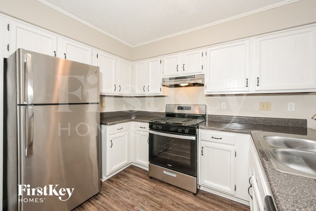 1433 Saint Dunstans Rd - Photo 6 of 19