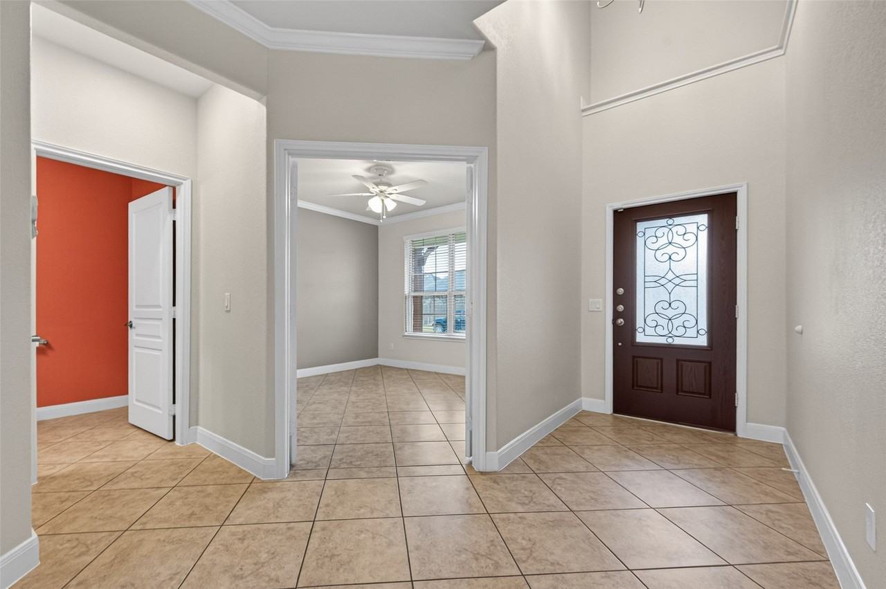 15630 Eagle Valley Dr - Photo 4 of 48