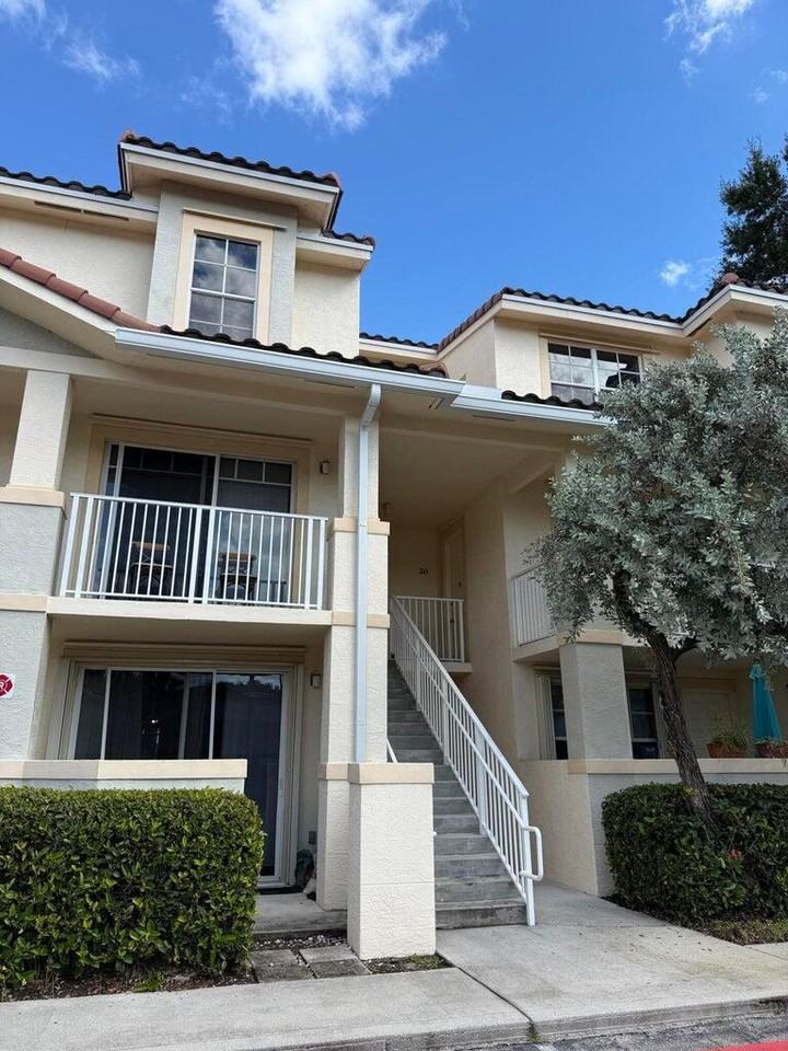 1140 University Blvd #21
