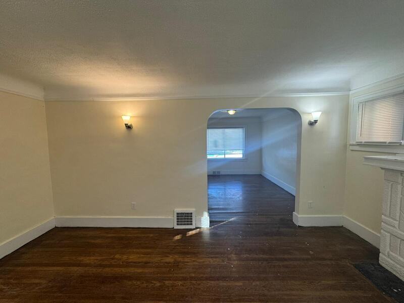 15381 Stansbury St - Photo 3 of 15