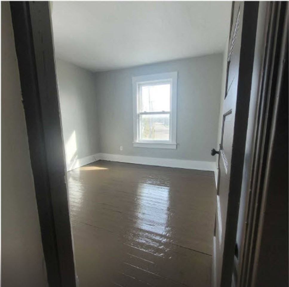 1325 Harrisburg Rd Ne - Photo 3 of 4