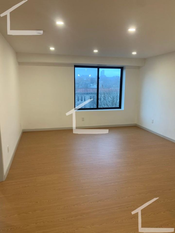 1243 Beacon St - Photo 5 of 11