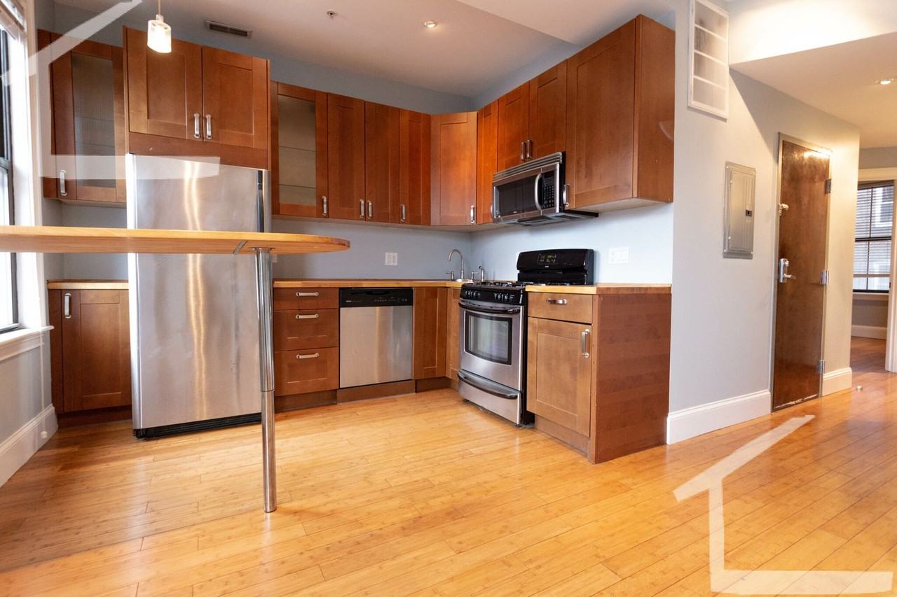 13 Cortes St - Photo 7 of 23