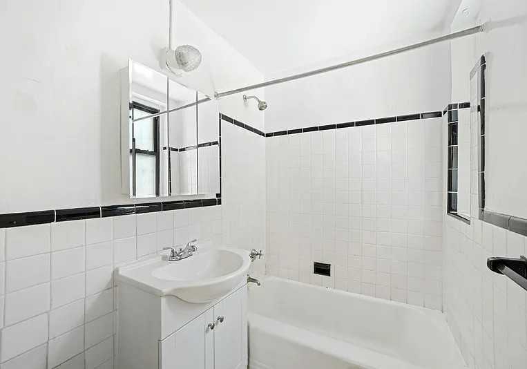 1420 York Ave #2H - Photo 3 of 8