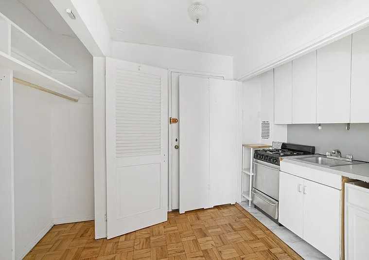 1420 York Ave #2H - Photo 4 of 8