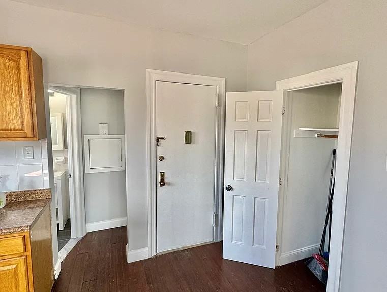 1707 Zerega Ave #3R - Photo 5 of 8