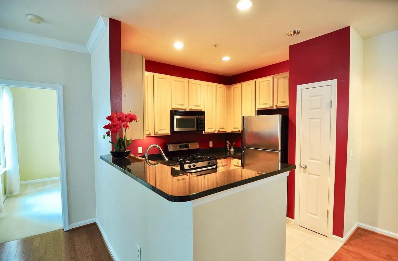 2301 25th St S #104 - Photo 3 of 18