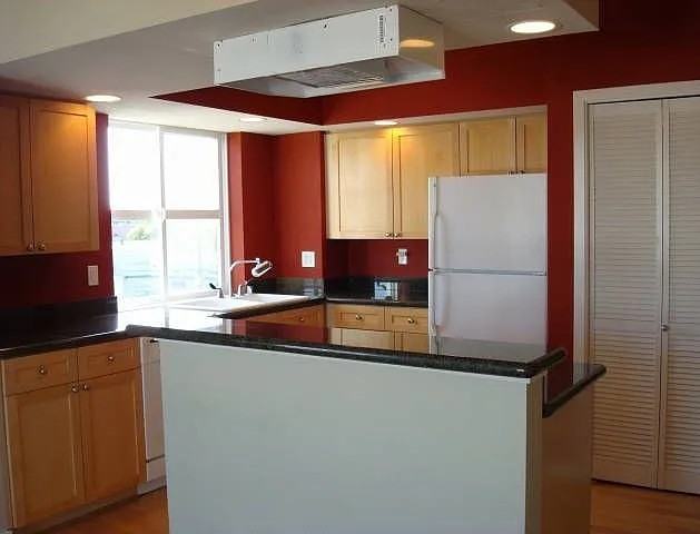 2331 42nd Ave Sw #420 - Photo 4 of 10