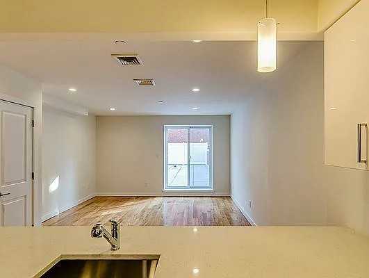 2822 Astoria Blvd #2E - Photo 3 of 11