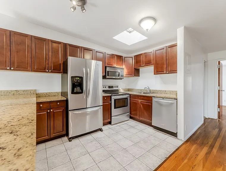 547 51st Ave #4 - Photo 2 of 7