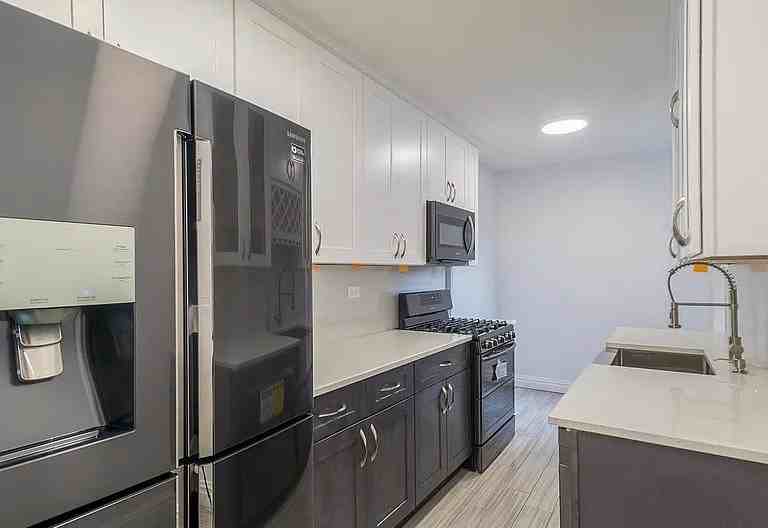 3325 90th St #2A - Photo 4 of 11