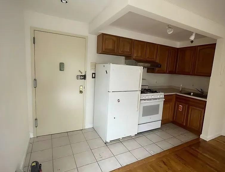 3633 169th St #2F - Photo 3 of 10