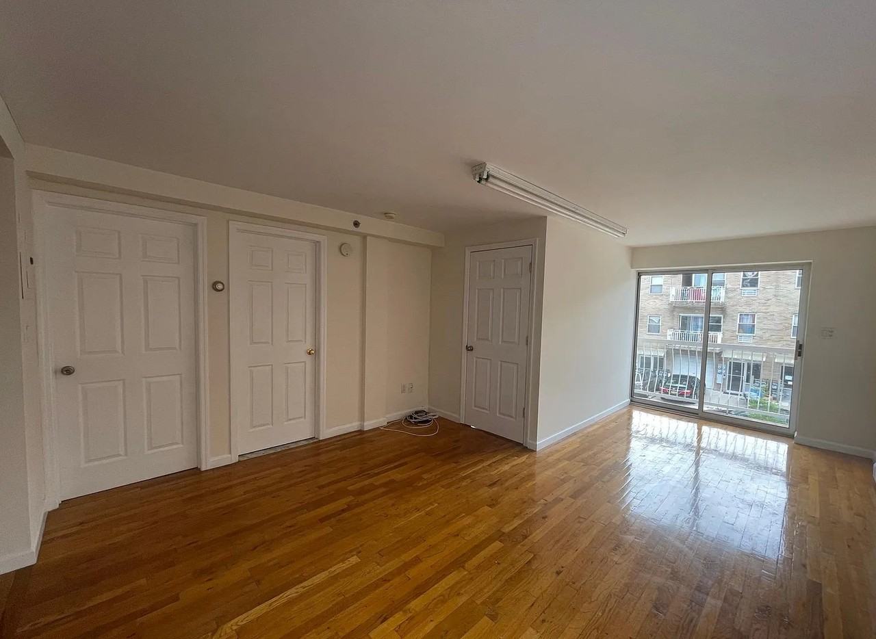 3633 169th St #2F - Photo 4 of 10