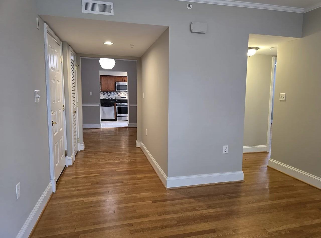 45 E Lock Ln #7 - Photo 2 of 12