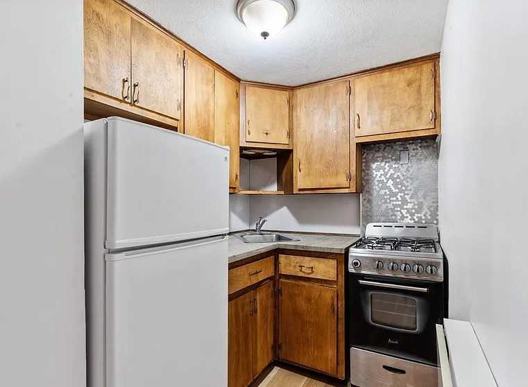 50 Follen St #6 - Photo 4 of 10