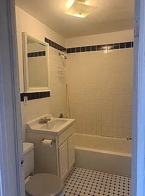 6093 Myrtle Ave #3F - Photo 4 of 5