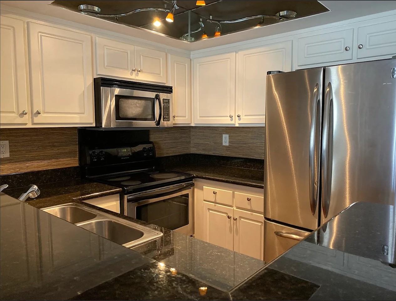 64 N Mar Vista Ave #210 - Photo 6 of 11