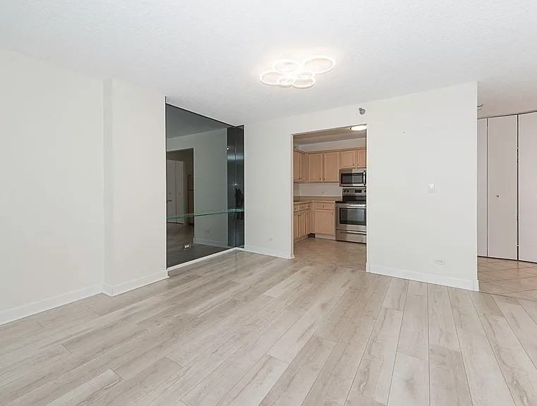 70 W Huron St #2004 - Photo 3 of 11