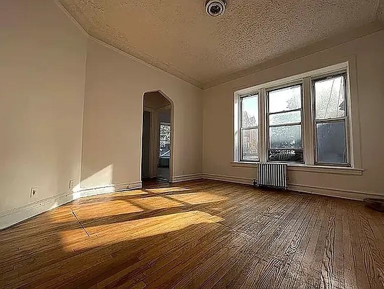 89 Halsey St #4 - Photo 2 of 13