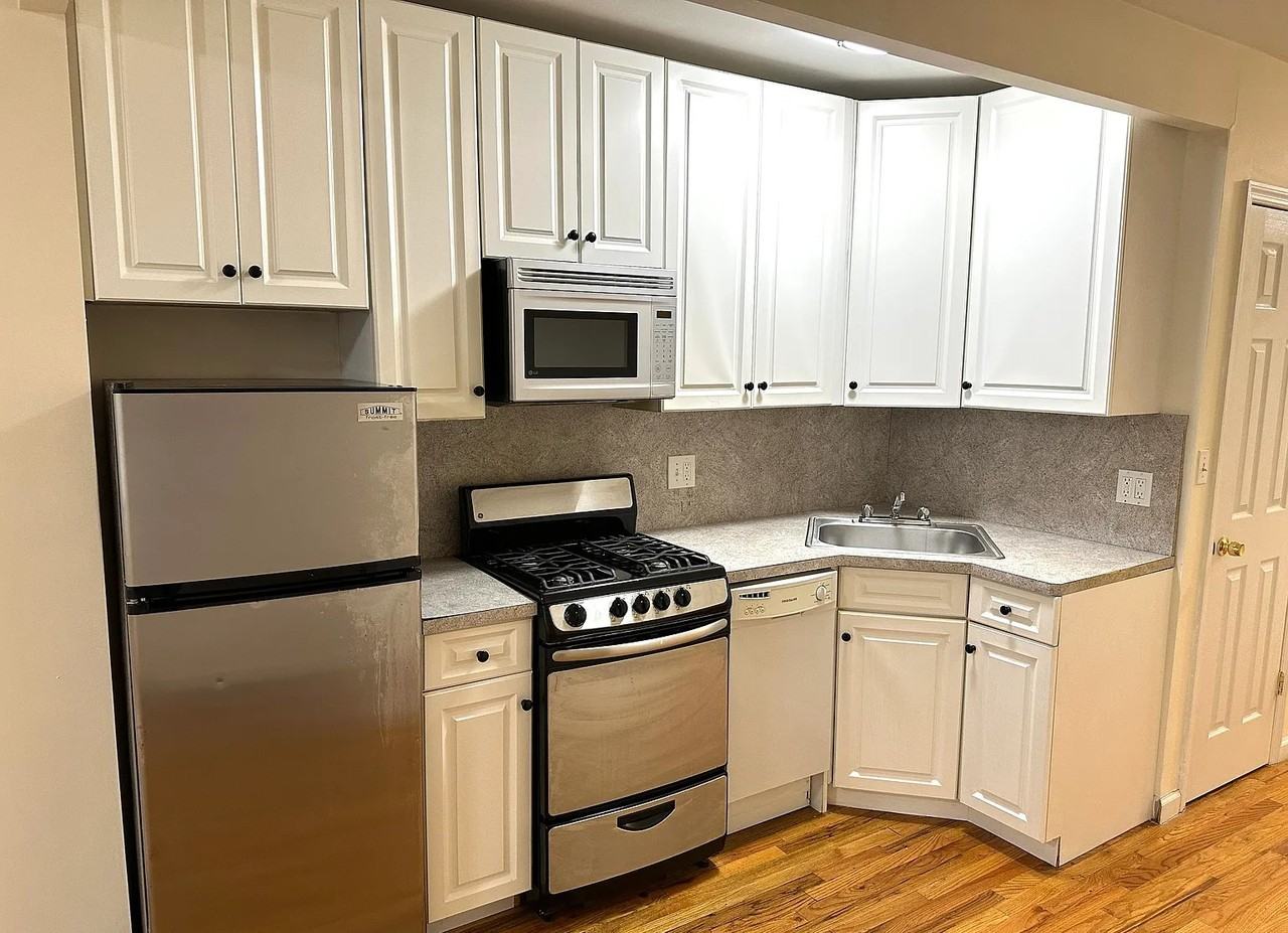 320 E 6th St #4 - Photo 7 of 12