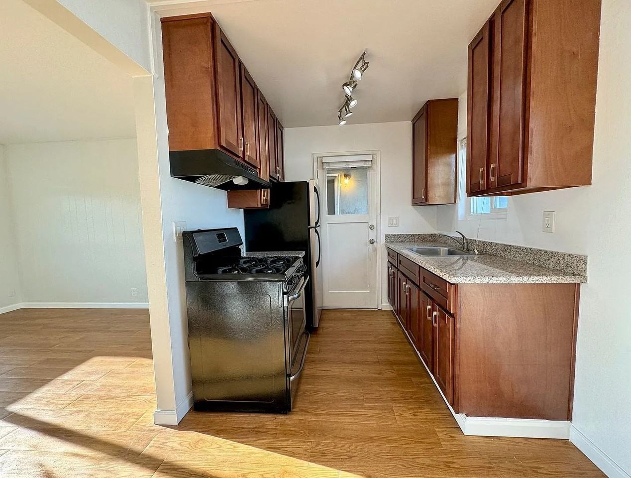 330 Ventura Ave #8 - Photo 7 of 12