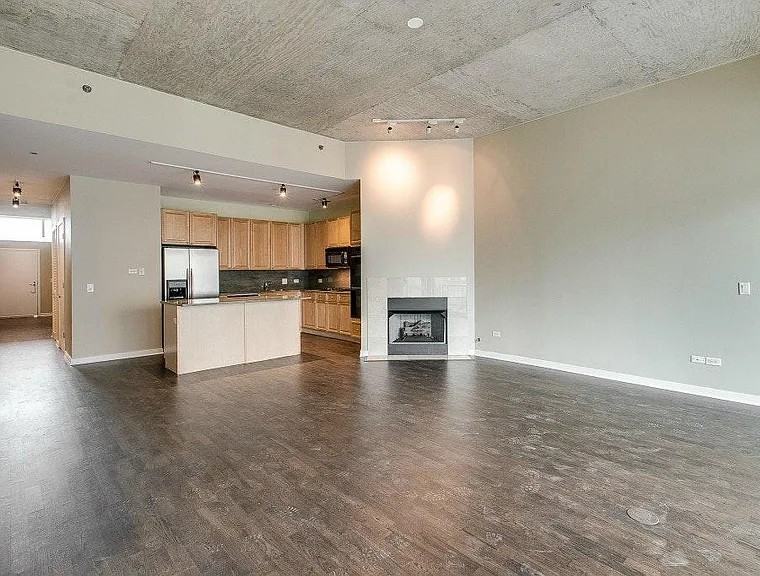 333 N Canal St #1902 - Photo 2 of 11