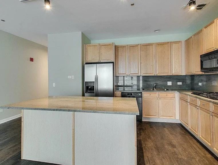 333 N Canal St #1902 - Photo 6 of 11