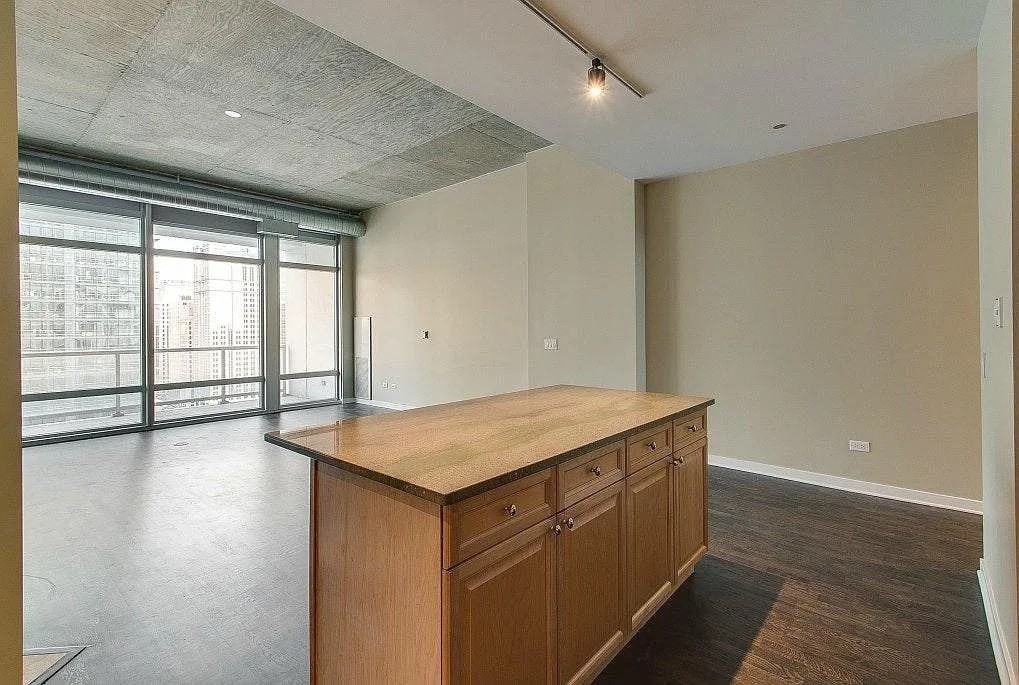 333 N Canal St #1902 - Photo 7 of 11