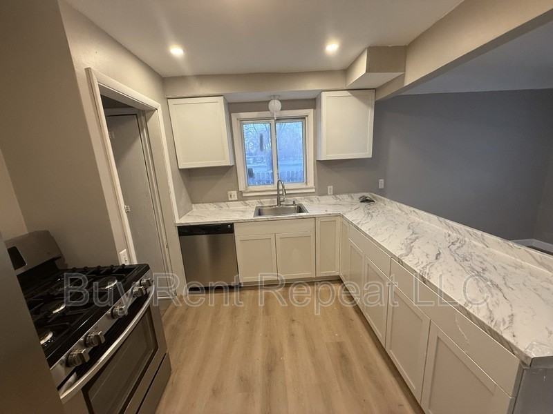 22847 Panama Ave - Photo 6 of 13