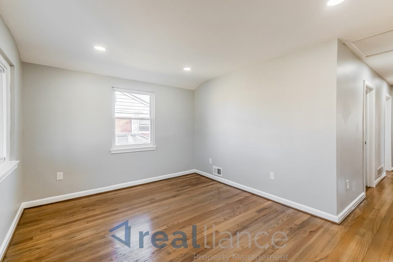 2413 Chapman Rd - Photo 5 of 19