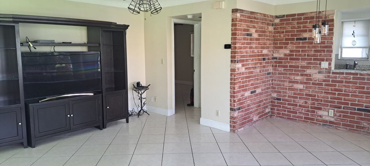 1900 Ne 27th Ct #1 - Photo 5 of 11