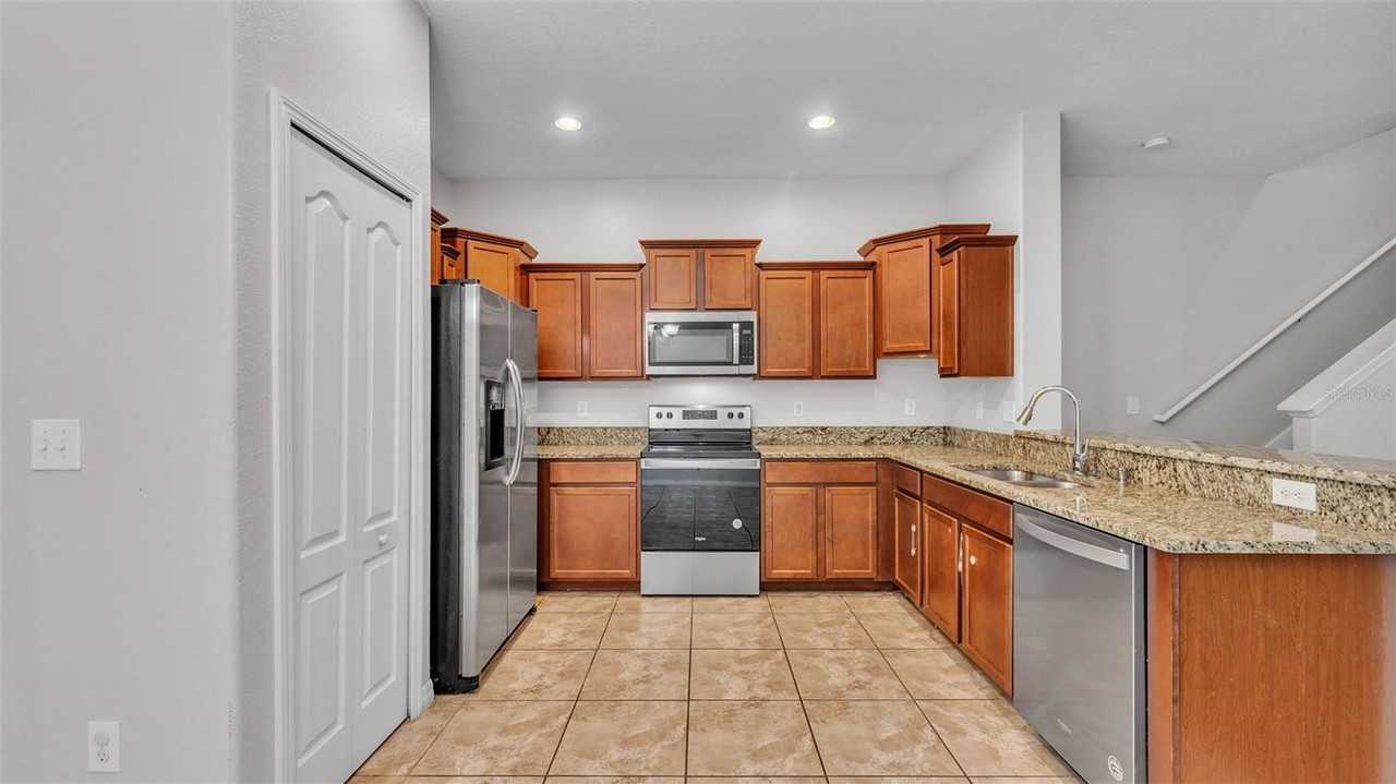 2622 Lantern Hill Ave - Photo 3 of 21