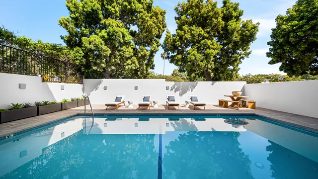 153 San Vicente Blvd - Photo 2 of 12